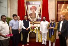 महात्मा जोतिबा फुले व क्रांतीज्योती सावित्रीबाई फुले यांच्या तैलचित्रांचे मुख्यमंत्र्यांच्या हस्ते अनावरण