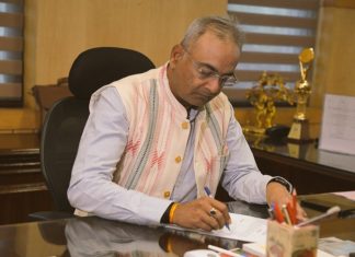 भारतीय प्रशासकीय सेवेतले ज्येष्ठ अधिकारी गौरव द्विवेदी यांनी प्रसारभारतीचे मुख्य कार्यकारी अधिकारी म्हणून पदभार स्वीकारला