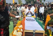 जवान मनोज लक्ष्मण गायकवाड यांच्या पार्थिवावर चिंचखेडा इथं शासकीय इतमामात अंत्यसंस्कार करण्यात आले.