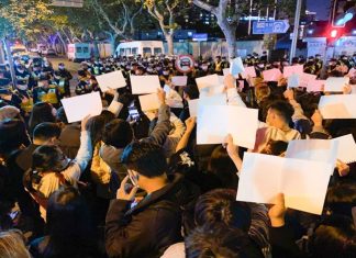 चीनमध्ये कोविडचा प्रसार रोखण्यासाठी सरकारनं लागू केलेल्या कठोर उपाय योजनांच्या विरोधात निदर्शनं आणखी तीव्र