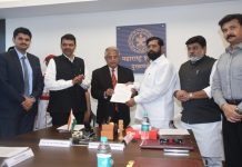 इंडोनेशियाच्या सिनार मास पल्प अँड पेपर कंपनीला गुंतवणुकीसाठी जमीन वाटपाचं पत्र सुपूर्द