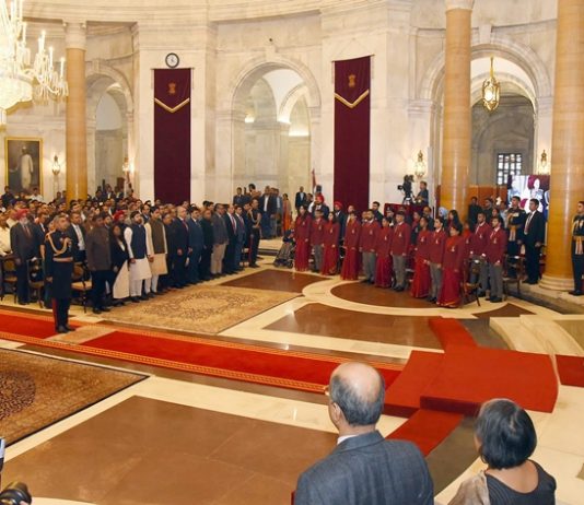 महाराष्ट्राचा धावपटू अविनाश साबळे याला अर्जुन पुरस्कार, तर क्रिकेट प्रशिक्षक दिनेश लाड यांना द्रोणाचार्य पुरस्कार प्रदान