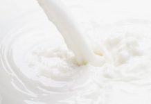 खाजगी दूध उद्योग संघांच्या दुध खरेदी दरात प्रतिलिटर एक रुपयाची घट