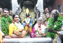 बा… विठ्ठला शेतकरी, कष्टकरी वर्गाला सुजलाम सुफलाम कर! ; उपमुख्यमंत्री देवेंद्र फडणवीस यांचे श्री विठ्ठलचरणी साकडे