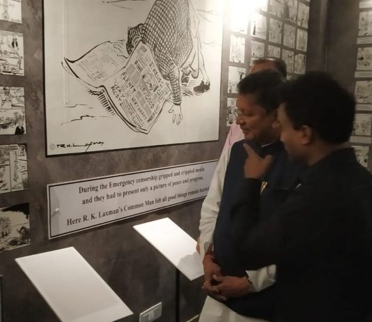 आर. के. लक्ष्मण महाराष्ट्राचे वैभव – शालेय शिक्षण मंत्री दीपक केसरकर