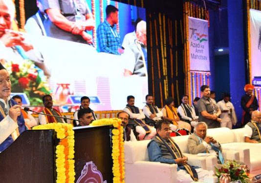 युवकांनी देशाला आत्मनिर्भर बनविण्यासाठी योगदान द्यावे – राज्यपाल भगत सिंह कोश्यारी