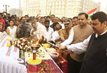 उपमुख्यमंत्री देवेंद्र फडणवीस यांच्या हस्ते पोलिसांचा सत्कार