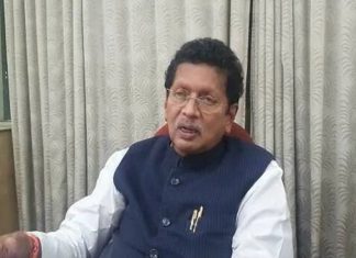 राज्यात सरकारी शाळा बंद करण्याबाबत कोणतीही अधिसूचना जारी केलेली नाही – दीपक केसरकर