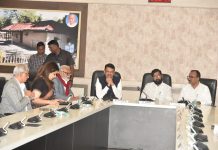 क्रांतिज्योती सावित्रीबाई फुले स्मारक उभारणीबाबत मुख्यमंत्री, उपमुख्यमंत्र्यांकडून आढावा