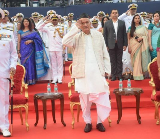 नौसेना दिनानिमित्त राज्यपालांच्या उपस्थितीत बिटिंग द रिट्रीट समारोह संपन्न