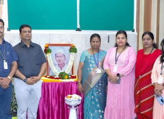 शहीद बाबू गेनू यांच्या स्मृतिदिनानिमित्त मुख्य प्रशासकीय इमारतीमधील प्रतिमेस पुष्पहार अर्पण