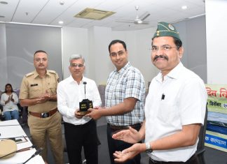 ध्वजदिन निधी संकलन कार्यात नागरिकांनी सहभाग घ्यावा – मुख्य कार्यकारी आयुष प्रसाद