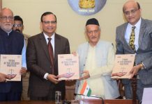 राज्यपालांच्या हस्ते ‘टायटन्स ऑफ फेअर बिझनेस प्रॅक्टिसेस’ या पुस्तकाचे प्रकाशन