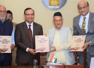 राज्यपालांच्या हस्ते ‘टायटन्स ऑफ फेअर बिझनेस प्रॅक्टिसेस’ या पुस्तकाचे प्रकाशन