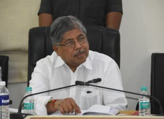 पुणे महानगरपालिकेच्या पालकमंत्री चंद्रकांतदादा पाटील यांनी घेतला प्रकल्पांचा आढावा