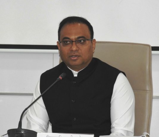 आदर्श आचारसंहितेच्या काटेकोर अंमलबजावणीकडे लक्ष द्यावे – जिल्हाधिकारी डॉ. राजेश देशमुख