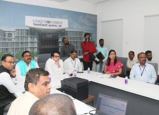 पोटनिवडणुकीसाठी निवडणूक निरीक्षकांच्या उपस्थितीत मतदान यंत्रांची सरमिसळ