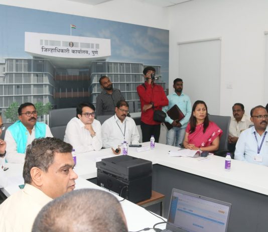 पोटनिवडणुकीसाठी निवडणूक निरीक्षकांच्या उपस्थितीत मतदान यंत्रांची सरमिसळ