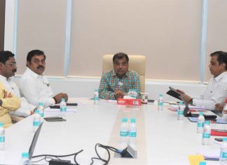 पुणे जिल्ह्यातील प्रलंबित रस्त्यांची कामे त्वरेने करावीत : सार्वजनिक बांधकाम मंत्री रवींद्र चव्हाण यांचे निर्देश