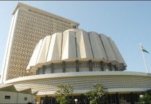 शेतकऱ्यांच्या प्रश्नांवरून विधानसभेत विरोधकांची जोरदार घोषणाबाजी आणि सभात्याग