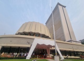 जुनी निवृत्तीवेतन योजना लागू करावी या मागणीसाठी विधानपरिषदेत विरोधकांचा गदारोळ आणि सभात्याग