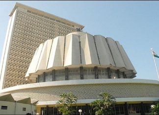 शेतकऱ्यांच्या प्रश्नांवरून विधानसभेत विरोधकांची जोरदार घोषणाबाजी आणि सभात्याग