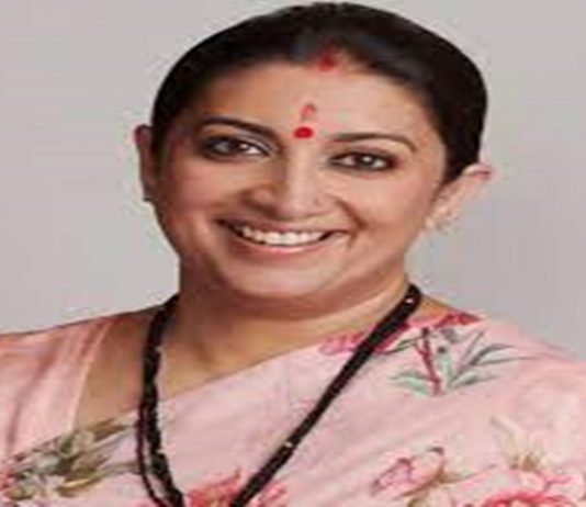 लघु उद्योगाच रूपांतर मध्यम आकाराच्या कंपन्यांमध्ये करण्याचा स्मृती इराणी यांचा महिलांना सल्ला
