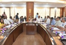 तीर्थक्षेत्र आणि प्राचीन वास्तूंचा विचार करून विकास आराखडा तयार करण्याच्या सूचना