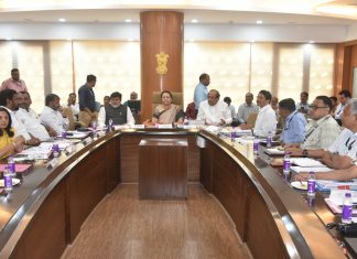 तीर्थक्षेत्र आणि प्राचीन वास्तूंचा विचार करून विकास आराखडा तयार करण्याच्या सूचना