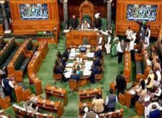 संसदेच्या अर्थसंकल्पीय अधिवेशनाच्या दुसऱ्या सत्राच्या पहिल्याच दिवशी राहुल गांधी यांच्या वक्तव्यावरुन गदारोळ