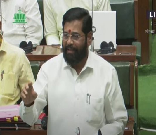 महाराष्ट्रात कांदा उत्पादकांना प्रतिक्विंटल ३०० रुपये मदत देण्याची मुख्यमंत्र्यांची विधानसभेत घोषणा