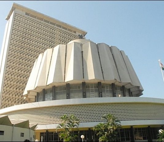 महाराष्ट्रात अंगणवाडी सेविकांच्या मानधनात २० टक्के वाढ करण्याचं महिला बालविकास मंत्र्यांचं आश्वासन