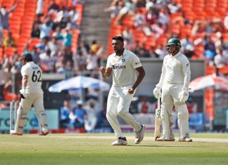 बॉर्डर गावस्कर कसोटी क्रिकेट स्पर्धेतल्या चौथ्या सामन्यात चहापानापर्यंत ऑस्ट्रेलियाच्या 7 गडी बाद 409 धावा