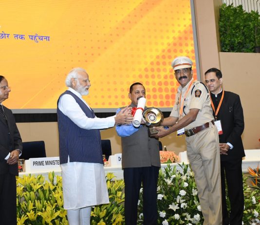 लातूर आणि सोलापूर जिल्ह्यांच्या उत्कृष्ट कामांचा ‘प्रधानमंत्री राष्ट्रीय पुरस्कार’ ने सन्मान