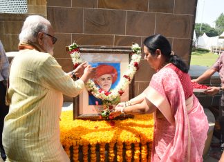 महात्मा जोतिराव फुले यांच्या जयंतीनिमित्त विधान भवनात अभिवादन