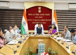 कोविडचे रुग्ण वाढत असल्याच्या पार्श्वभूमीवर केंद्र आणि राज्य सरकारांनी परस्पर सहकार्यानं काम करण्याचं केंद्रीय आरोग्य मंत्र्यांचं आवाहन