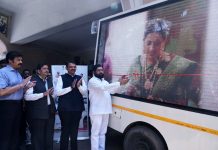 सरकार आपल्या दारी मोबाईल व्हॅनचे मुख्यमंत्री शिंदे यांच्या हस्ते उद्घाटन