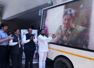 सरकार आपल्या दारी मोबाईल व्हॅनचे मुख्यमंत्री शिंदे यांच्या हस्ते उद्घाटन