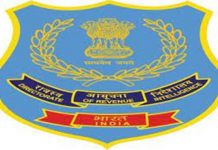 संयुक्त अरब अमिरातीहून आलेल्या प्रवाशांकडून विनापरवाना परकीय चलन तसंच सोनं जप्त