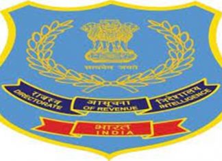 संयुक्त अरब अमिरातीहून आलेल्या प्रवाशांकडून विनापरवाना परकीय चलन तसंच सोनं जप्त