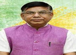 विद्यार्थ्यांनी नोकरी मागणारे नव्हे तर नोकरी देणारे बनण्याचं लक्ष्य ठेवावं – डॉ. सुभाष सरकार