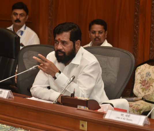 कोल्हापूर आणि हातकणंगले लोकसभा मतदार संघातील विकास कामांचा मुख्यमंत्र्यांनी घेतला आढावा