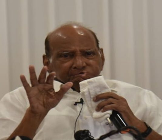 अदानी उद्योग समूह प्रकरणाच्या चौकशीबाबत शरद पवार यांची इतर विरोधकांपेक्षा वेगळी भूमिका