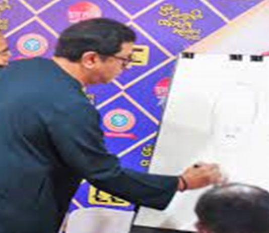 राज ठाकरे यांच्या हस्ते झालं पुणे आंतरराष्ट्रीय व्यंगचित्र महोत्सवाचं उद्घाटन