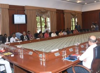 पंढरपूर आषाढी यात्रेसाठी जादा बस वाहतुकीचा मुख्यमंत्र्यांनी घेतला आढावा