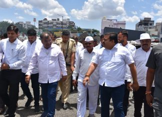 सार्वजनिक बांधकाम मंत्री रवींद्र चव्हाण यांच्याकडून सासवड – जेजुरी पालखी मार्गाची पाहणी