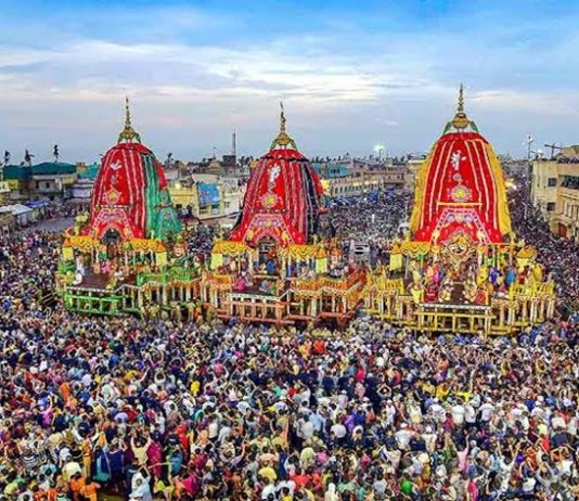 भगवान जगन्नाथ रथयात्रेला ओदिशात पुरी आणि गुजरातमधे अहमदाबाद इथं प्रारंभ