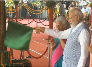 प्रधानमंत्र्यांनी गोरखपूर -लखनौ आणि जोधपूर- अहमदाबाद वंदे-भारत-एक्सप्रेसला दाखवला हिरवा झेंडा