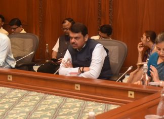 सौर प्रकल्पासाठी सबस्टेशननिहाय आवश्यक, सुयोग्य जमिनींची निश्चिती त्वरित करावी – उपमुख्यमंत्री देवेंद्र फडणवीस