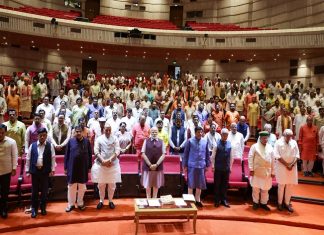 विरोधक दिशाहीन असल्याची प्रधानमंत्री नरेंद्र मोदी यांची टीका